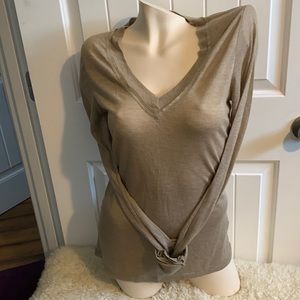 Long sleeve V-neck T-shirt